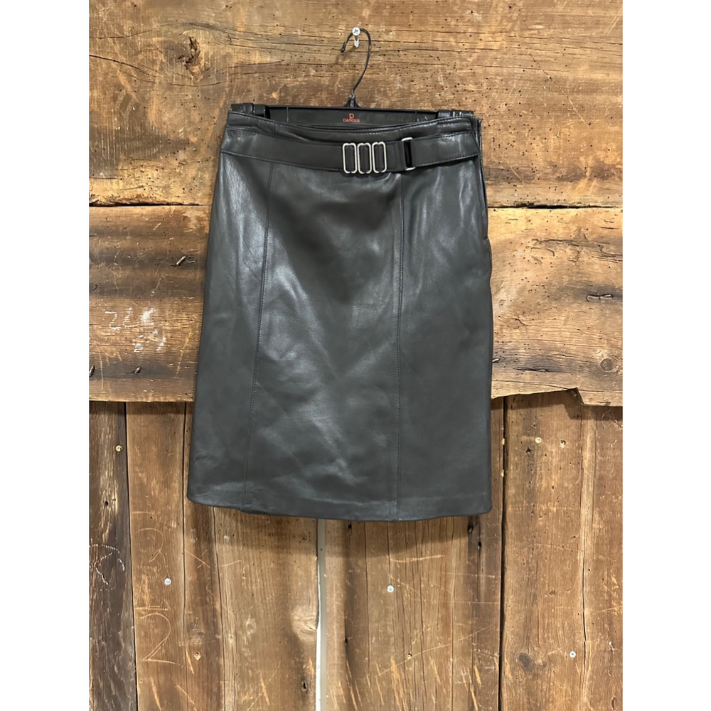 Women’s Luxury Black Leather Skirt by Danier leather.  Size 0-2